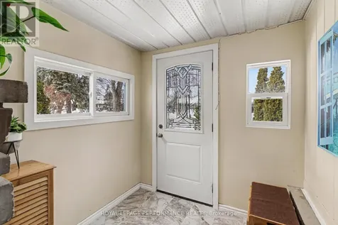 788 Dickens Avenue Ottawa ON K1G 2X8