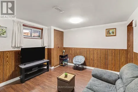 788 Dickens Avenue Ottawa ON K1G 2X8