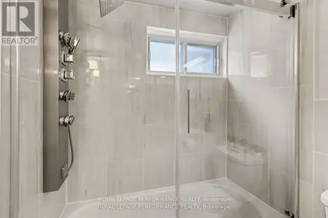 788 Dickens Avenue Ottawa ON K1G 2X8