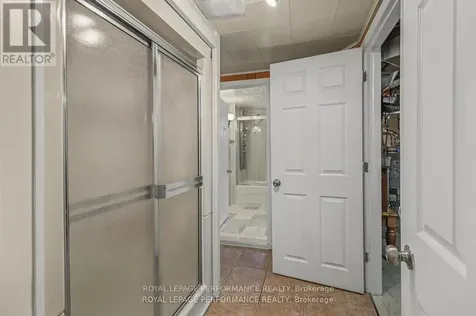 788 Dickens Avenue Ottawa ON K1G 2X8