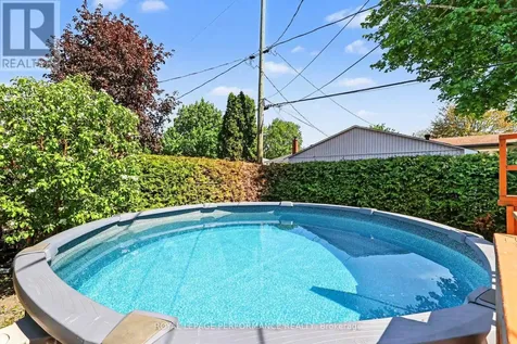 788 Dickens Avenue Ottawa ON K1G 2X8
