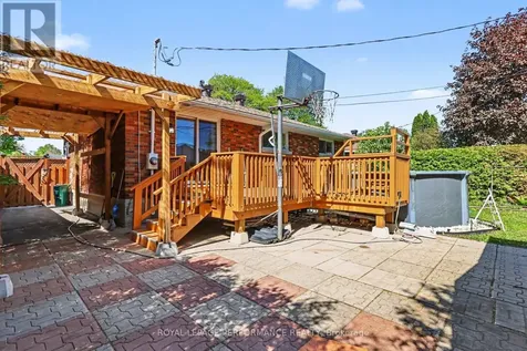 788 Dickens Avenue Ottawa ON K1G 2X8