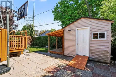 788 Dickens Avenue Ottawa ON K1G 2X8
