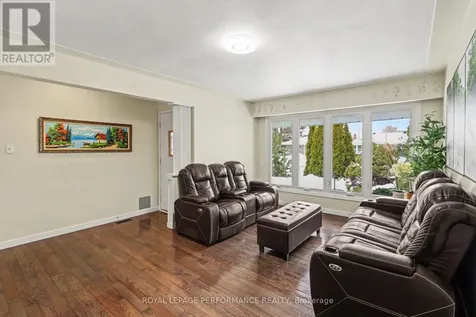 788 Dickens Avenue Ottawa ON K1G 2X8