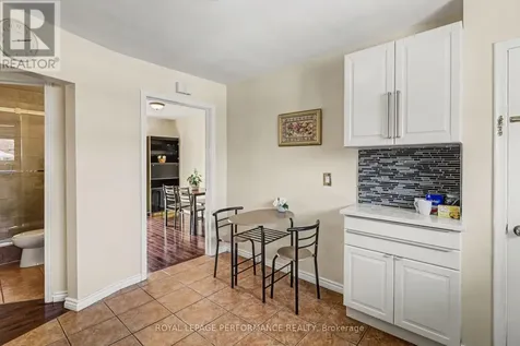 788 Dickens Avenue Ottawa ON K1G 2X8