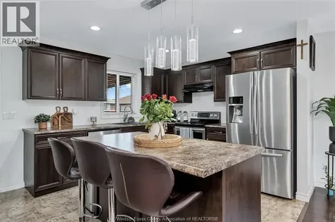 1026 Thunderbay Avenue Windsor ON N8P 0C1