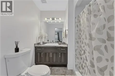 1026 Thunderbay Avenue Windsor ON N8P 0C1