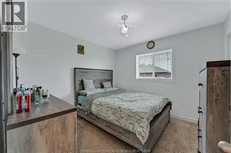 1026 Thunderbay Avenue Windsor ON N8P 0C1