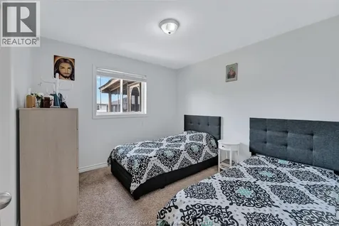 1026 Thunderbay Avenue Windsor ON N8P 0C1