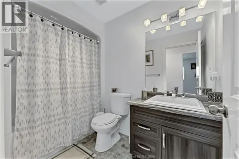 1026 Thunderbay Avenue Windsor ON N8P 0C1