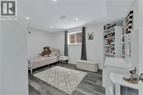 1026 Thunderbay Avenue Windsor ON N8P 0C1