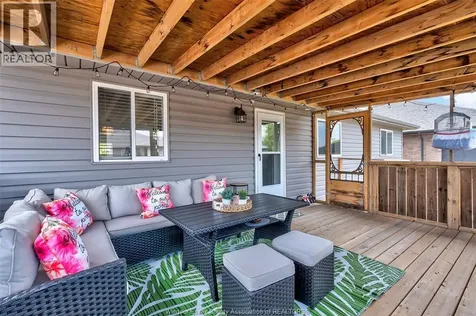1026 Thunderbay Avenue Windsor ON N8P 0C1