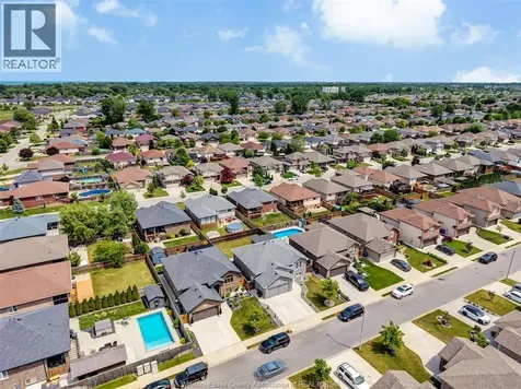 1026 Thunderbay Avenue Windsor ON N8P 0C1