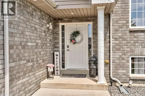 1026 Thunderbay Avenue Windsor ON N8P 0C1