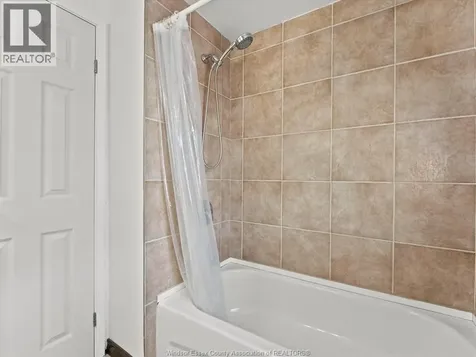 22 Taylor Avenue Chatham ON N7L 2T5