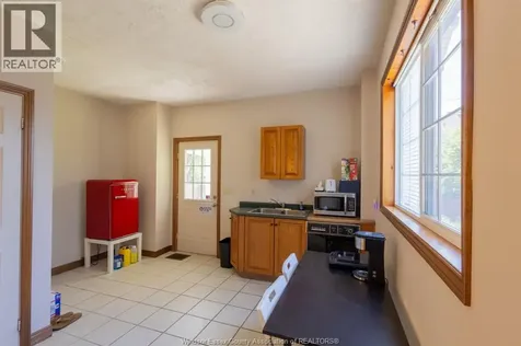 1069 Ouellette Avenue Windsor ON N9A 4J8