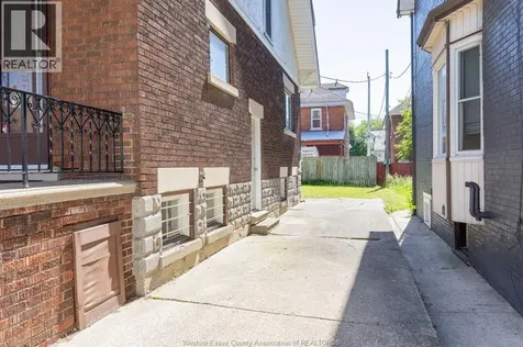 1069 Ouellette Avenue Windsor ON N9A 4J8