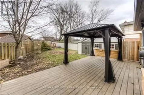 382 Cyrus Street Cambridge ON N3H 1H3