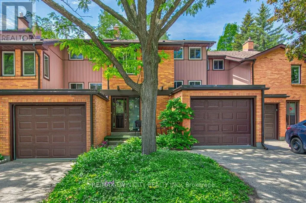 206 Candlewood Crescent Waterloo ON N2L 5Y9