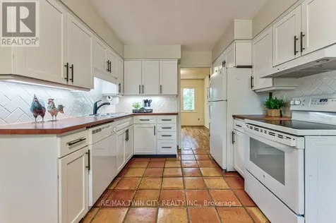 206 Candlewood Crescent Waterloo ON N2L 5Y9