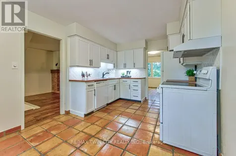 206 Candlewood Crescent Waterloo ON N2L 5Y9