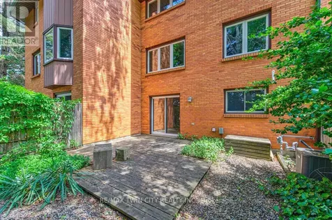206 Candlewood Crescent Waterloo ON N2L 5Y9