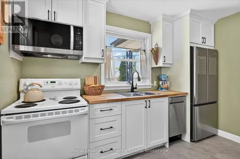 862 South Street Douro-dummer ON K0L 3A0