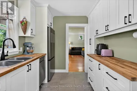 862 South Street Douro-dummer ON K0L 3A0