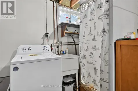 862 South Street Douro-dummer ON K0L 3A0