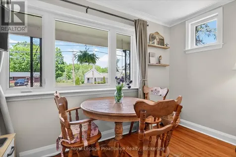 862 South Street Douro-dummer ON K0L 3A0