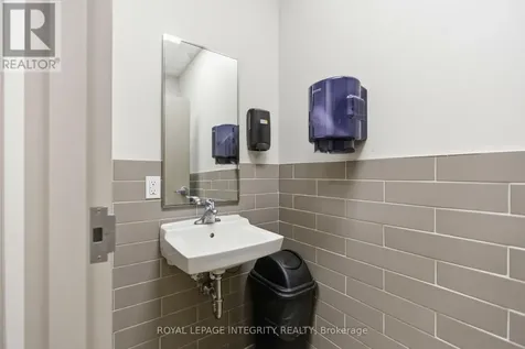 5507 Hazeldean Rd Road Ottawa ON K2S 0P5