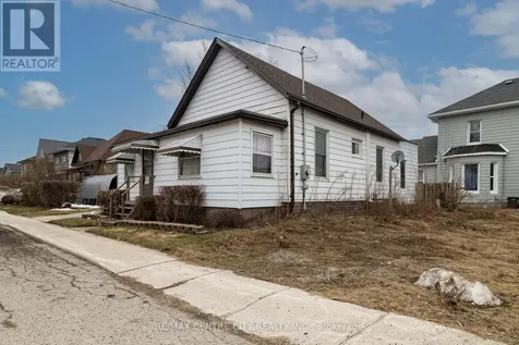 21 Owaissa Street St. Thomas ON N5P 1T1