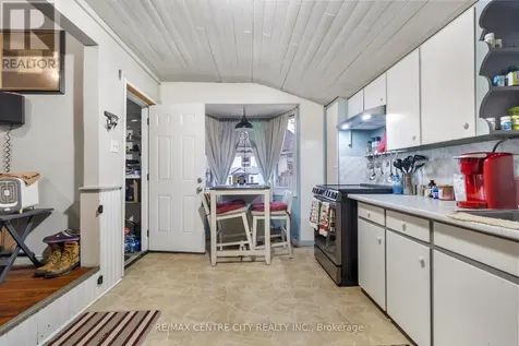 21 Owaissa Street St. Thomas ON N5P 1T1