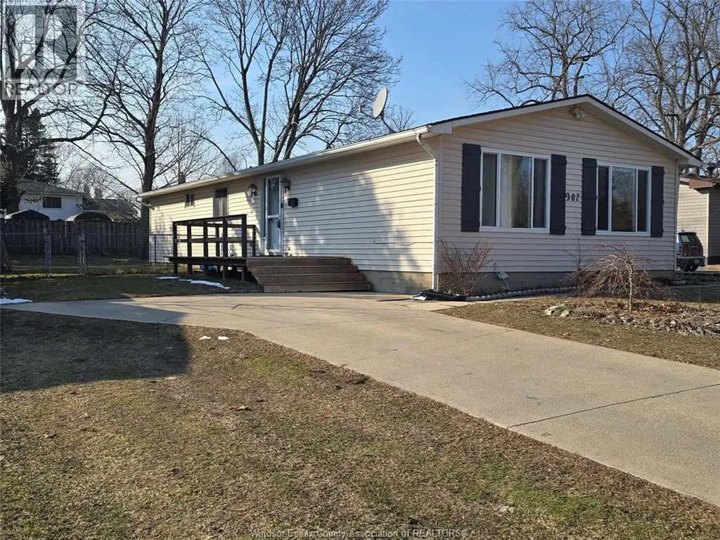302 Summerset Avenue Kingsville ON N9Y 2B9