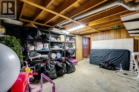 302 Summerset Avenue Kingsville ON N9Y 2B9