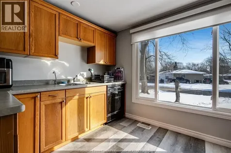 302 Summerset Avenue Kingsville ON N9Y 2B9