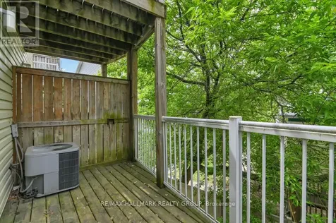 39 Strathaven Private Ottawa ON K1J 1K7