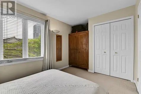 39 Strathaven Private Ottawa ON K1J 1K7