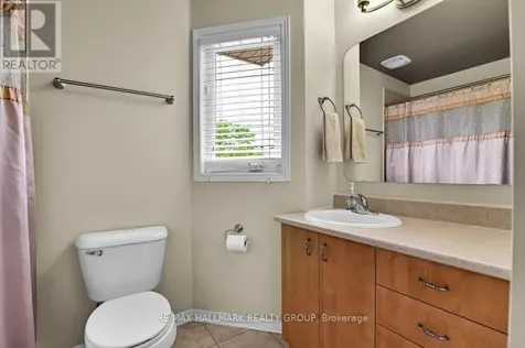 39 Strathaven Private Ottawa ON K1J 1K7