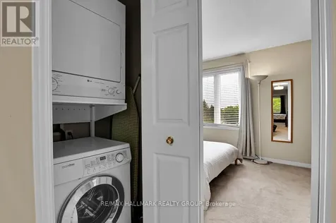 39 Strathaven Private Ottawa ON K1J 1K7