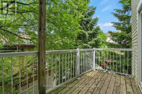 39 Strathaven Private Ottawa ON K1J 1K7