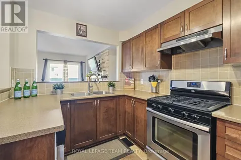 215 Parkrose Private Ottawa ON K4A 0N8