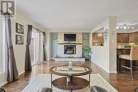 215 Parkrose Private Ottawa ON K4A 0N8