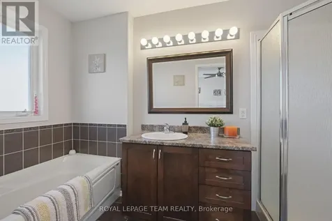 215 Parkrose Private Ottawa ON K4A 0N8