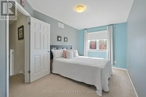215 Parkrose Private Ottawa ON K4A 0N8