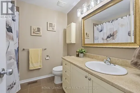 215 Parkrose Private Ottawa ON K4A 0N8