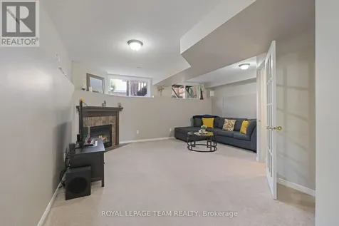 215 Parkrose Private Ottawa ON K4A 0N8
