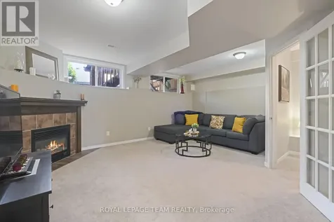215 Parkrose Private Ottawa ON K4A 0N8