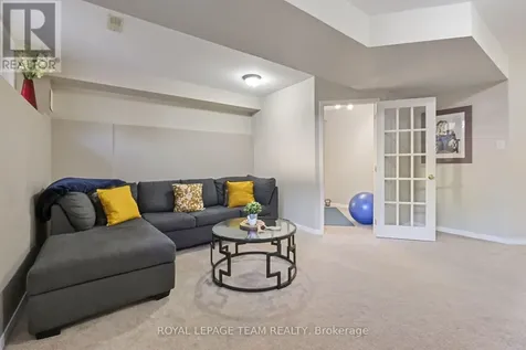 215 Parkrose Private Ottawa ON K4A 0N8
