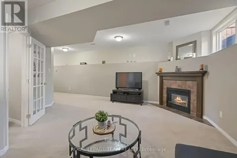 215 Parkrose Private Ottawa ON K4A 0N8